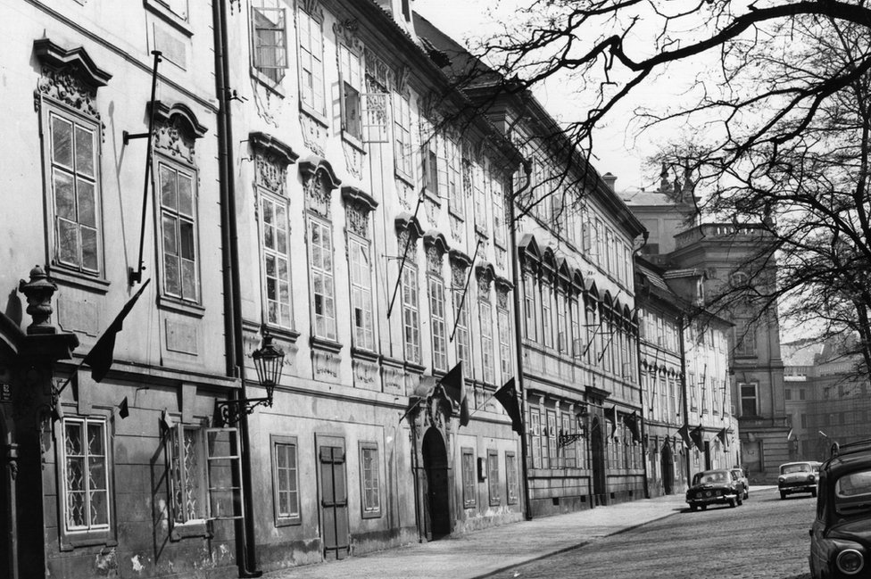 Así eran las calles de Praga durante la estadía del Che. Praga en 1966