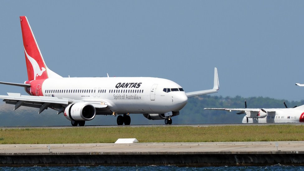 Qantas 737 NG modeli uçaklarından birinde bir çatlak tespit ettiğini açıkladı