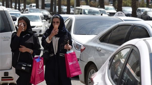 Sebelumnya, Arab Saudi adalah satu-satunya negara yang melarang perempuan menjadi pengemudi.