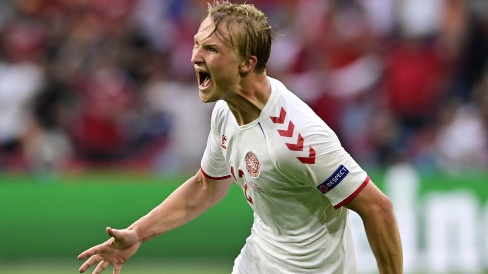 Dolberg celebrates goal