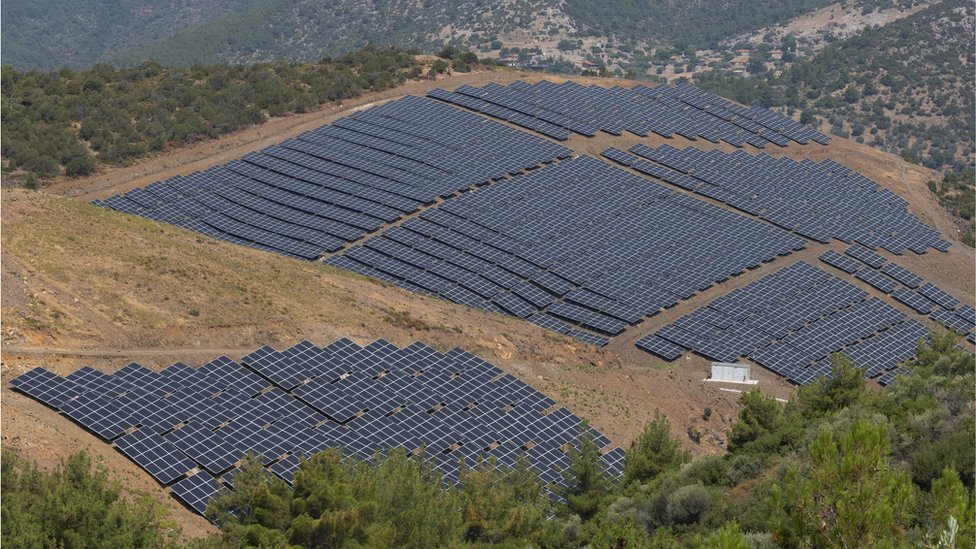 Karaburun'da bir güneş enerjisi santrali