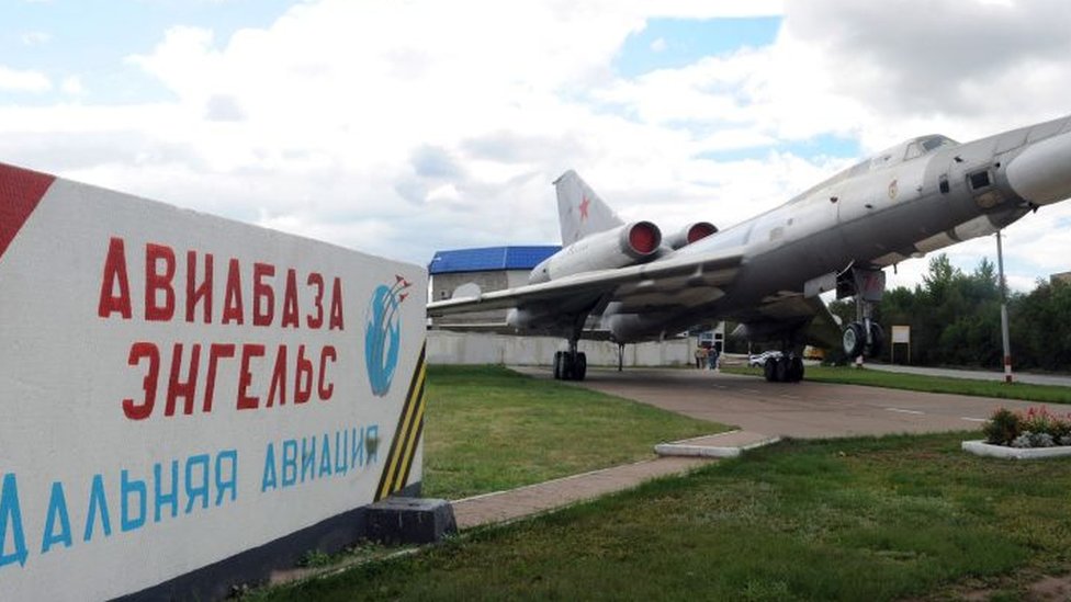 Сообщения о взрывах на российских стратегических авиабазах в Энгельсе и под Рязанью: что известно