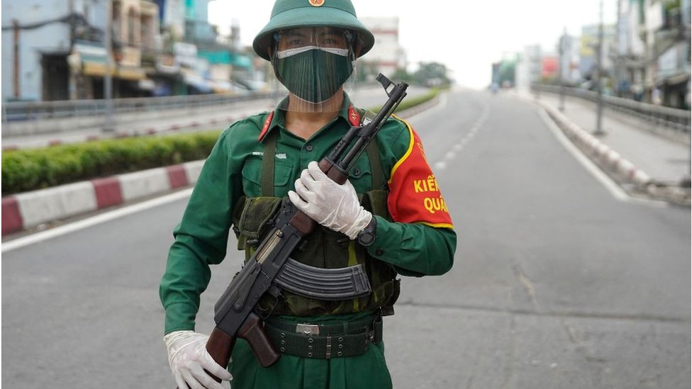 Covid-19: Quân đội giúp kiểm soát phòng dịch ở  - BBC News Tiếng Việt