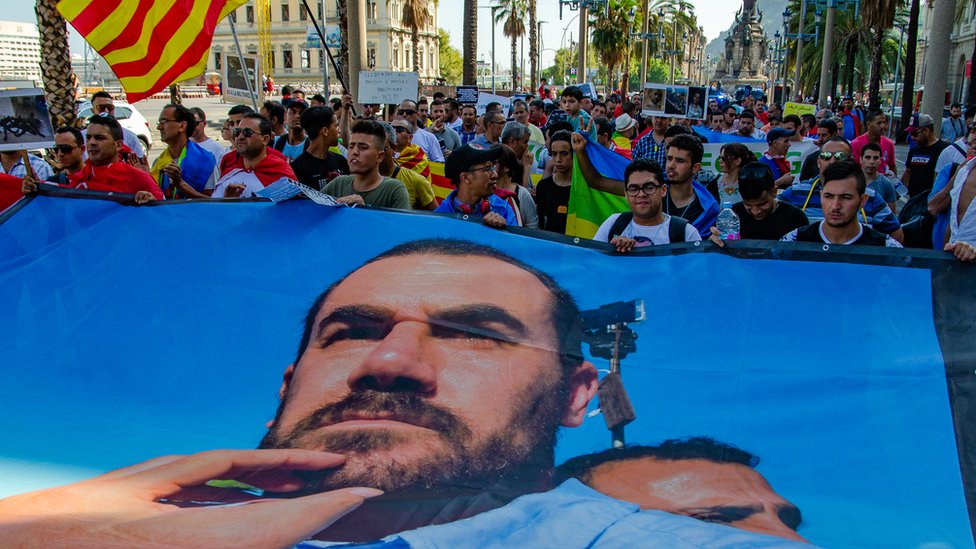 صورة للزفزافي رفعت في مظاهرة في بشلونة في شهر يوليلو 2018
