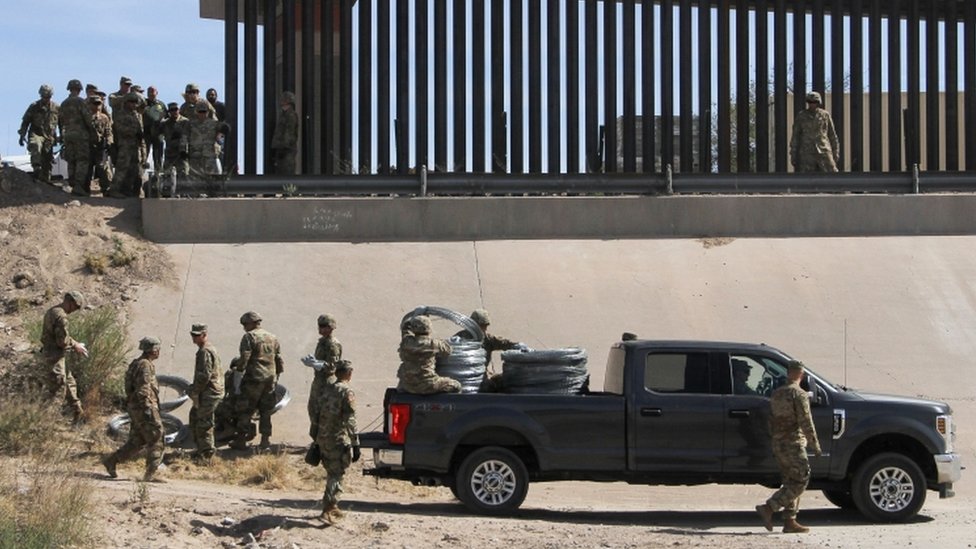 Soldados trabajando en la frontera de México