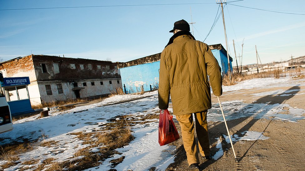 Kovalyov next to prison block