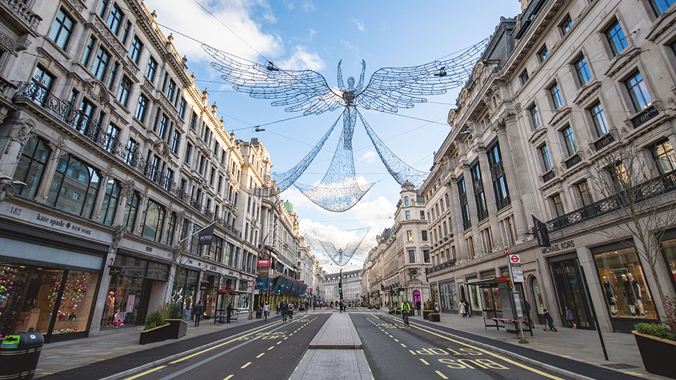 London's Oxford Street is eerily deserted on 21 December 2020