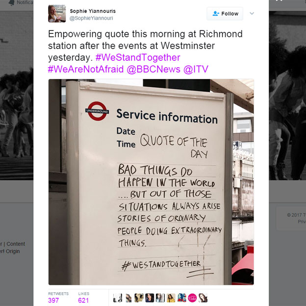 "Una cita fortalecedora en la estación de Richmond", dice Sophie Yiannouris @SophieYiannouri "Una cita fortalecedora en la estación de Richmond", dice Sophie Yiannouris @SophieYiannouri