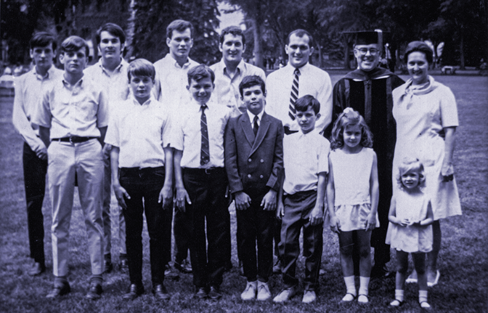 A família inteira celebrando o doutorado de Don em 1969