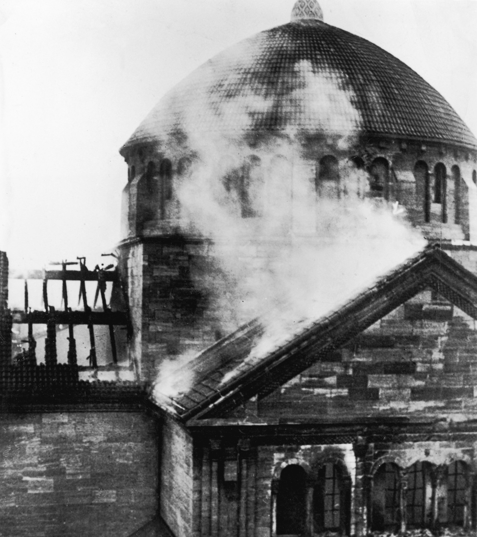Sinagoga u plamenu u Fasanenštraseu, Berlin