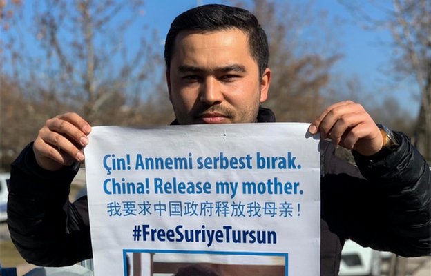 Jevlan Shirmemmet ha protestado públicamente exigiendo la liberación de su madre