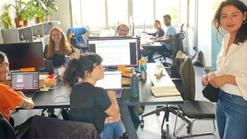 فريق من شركة "بلان إيه"