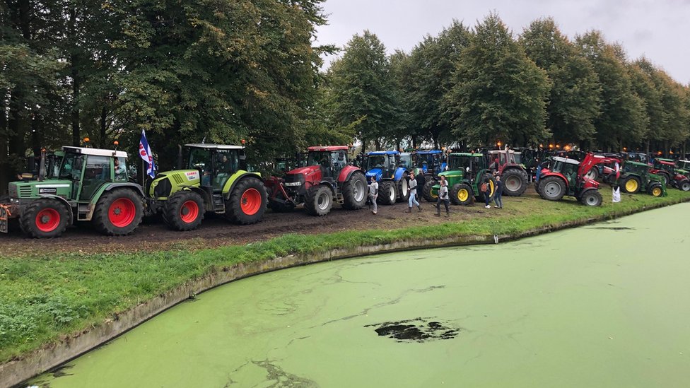 Dutch tractor protest sparks 'worst rush hour' BBC News
