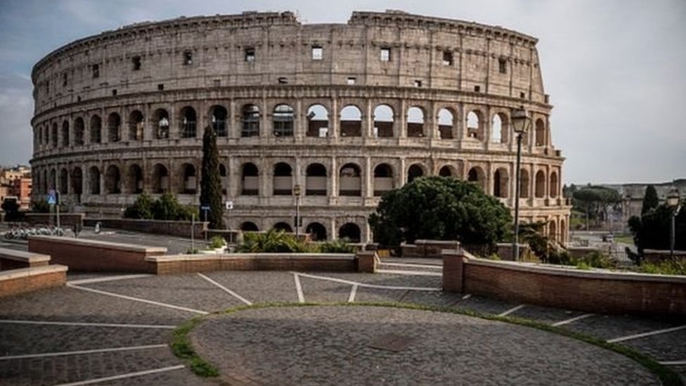 Koloseum di Roma yang sepi tanpa turis.