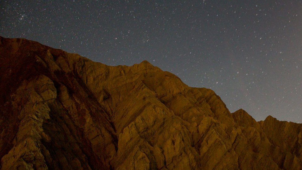 La falla de San Andrés recorre California, lo que hace a este estado una zona propensa a sufrir fuertes terremotos. Paisaje configurado por la falla de San Andrés