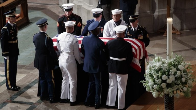 John McCain: Obama and Bush pay tribute at Washington service - BBC News