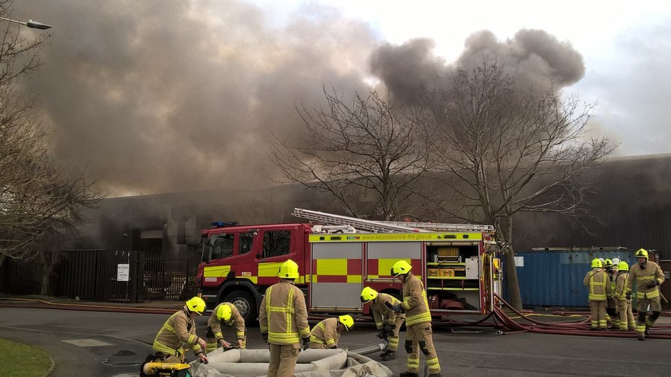 Explosions heard from large fire at Leicestershire bed factory - BBC News