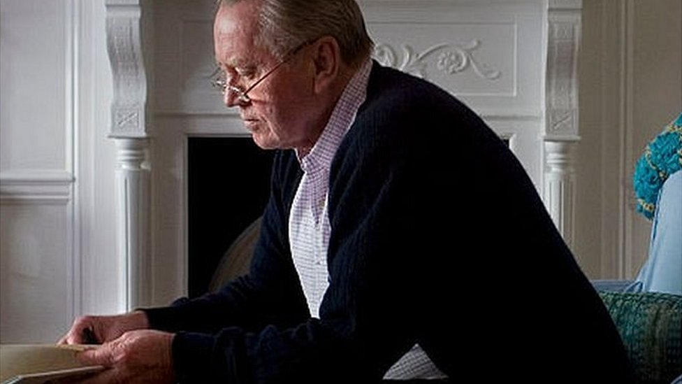 Chuck Feeney: The Billionaire Who Gave It All Away - BBC News