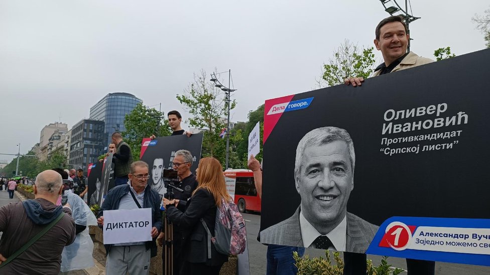Vučić, zakletva, protest