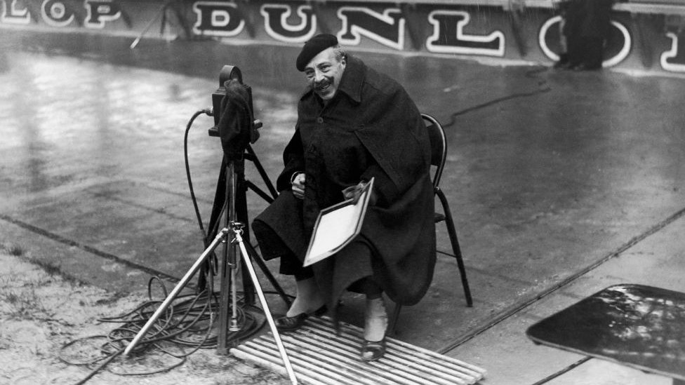 Olimpijske igre komentarisao je Edmond Deorte, novinar Radio Pariza, a ponekad su ga nazviali „neimenovanim govornikom", dok su ga kasnije smatrali „ocem sportskih komentatora"