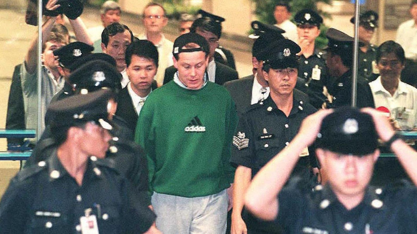 「流氓交易員」尼克·利森在1995年以8.27億英鎊的損失搞垮了巴林銀行。