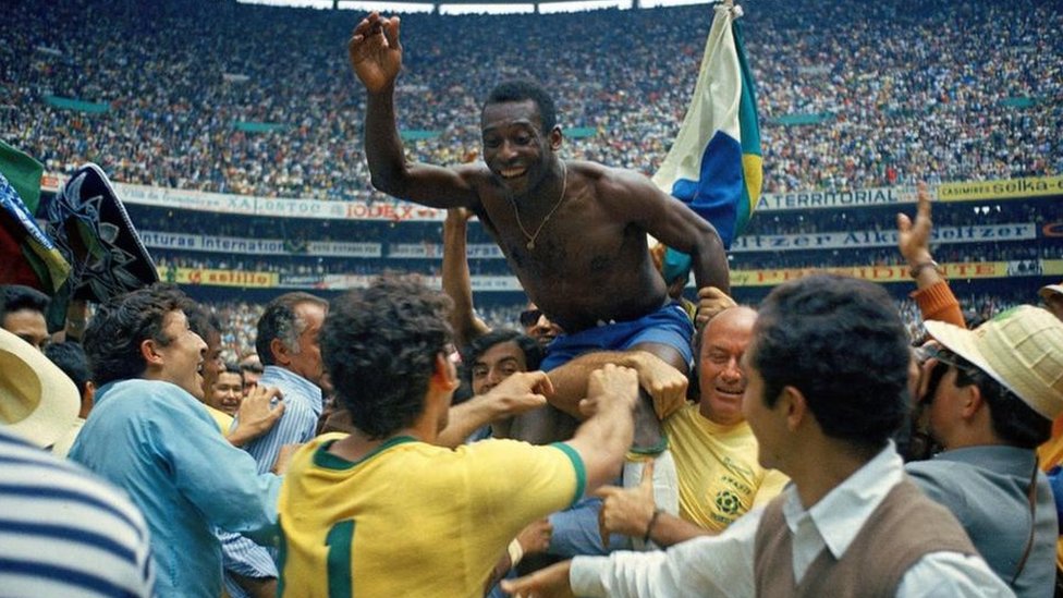 بيلية يحتفل بكأس العالم 1970