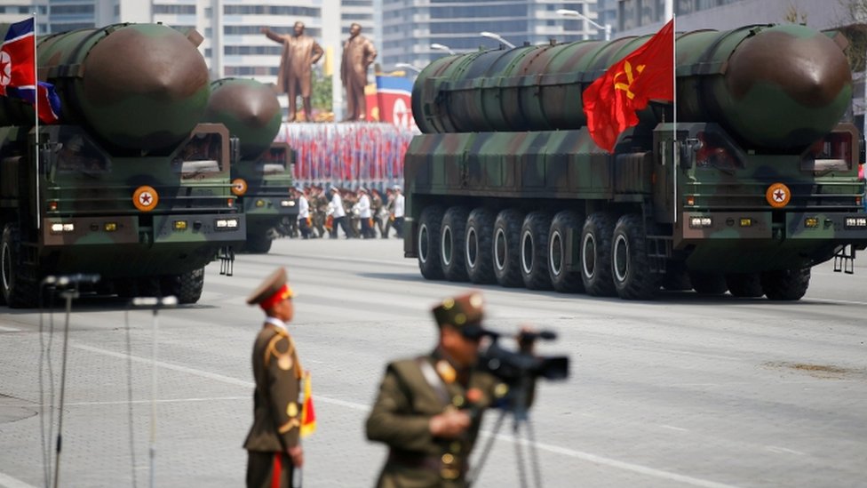 Camiones transportando ICBM en Corea del Norte