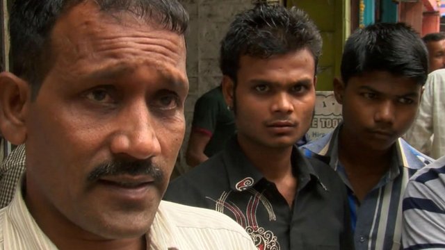 Men looking for work in Mumbai