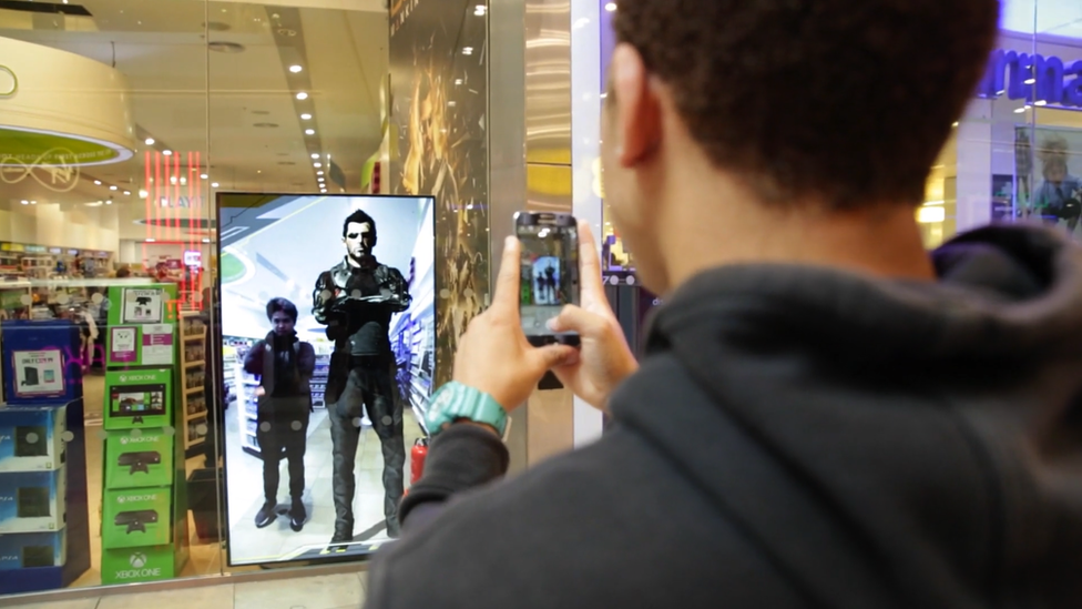 Технология Ad Reality используется для отображения анимированного контента в магазине игр.