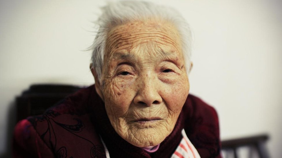 امرأة مسنة
