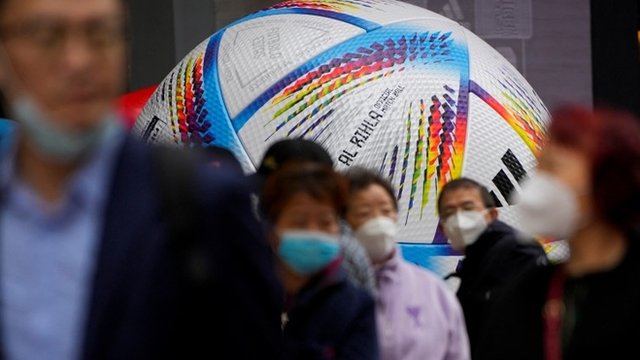 Copa do Mundo e covid: por que 'normalidade' em torneio gera frustração entre chineses com restrições