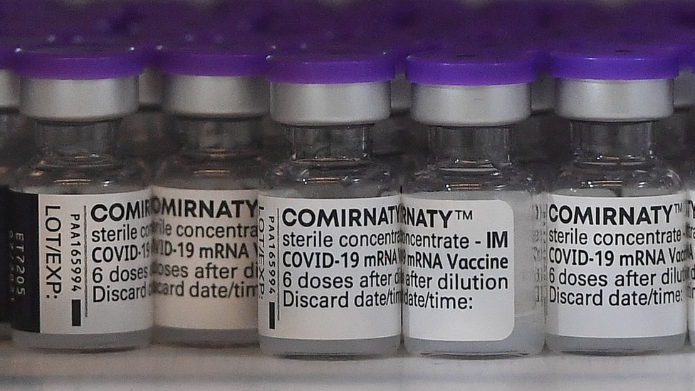 意大利熱那亞一處疫苗接種點內儲存的輝瑞—BioNTech復必泰信使核糖核酸（mRNA）疫苗（1/4/2021）