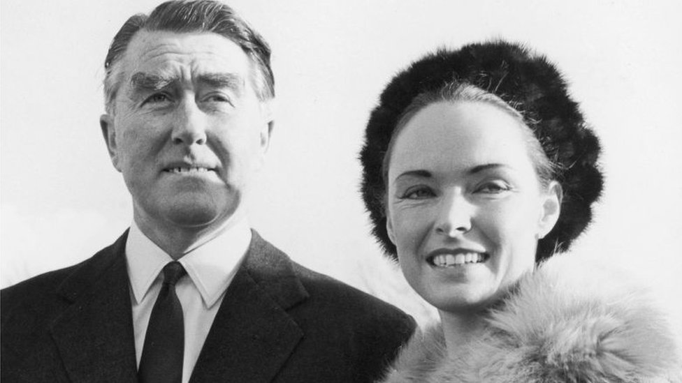 Roy Bates y su esposa