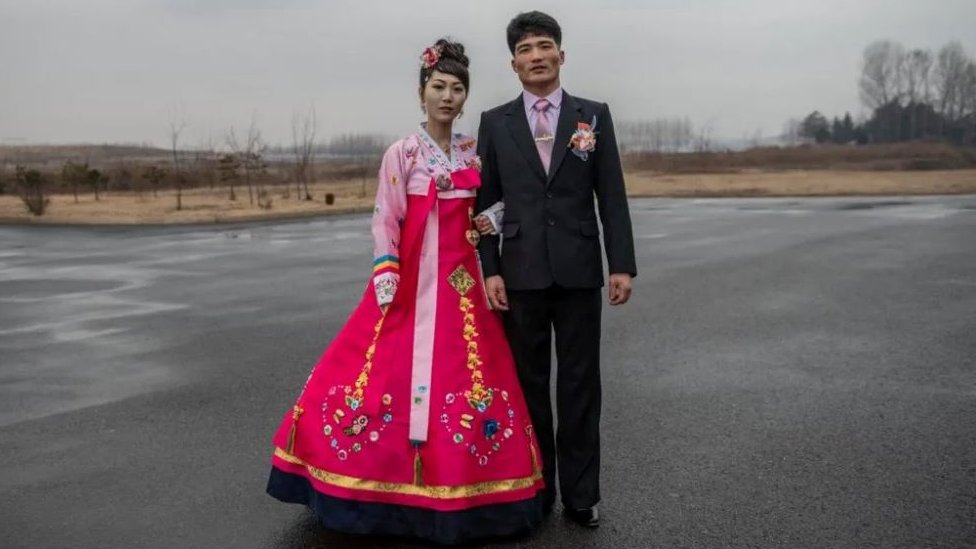 mlada u tradicionalnoj venčanici u Severnoj Koreji