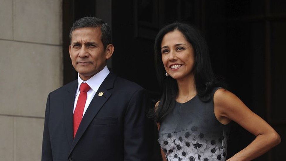 Ollanta Humala enfrenta varios proceso tanto judiciales como en el Congreso. Y su esposa, Nadine Heredia, es investigada por presunto lavado de dinero en relación con las campañas presidenciales de su esposo. Humala y su esposa