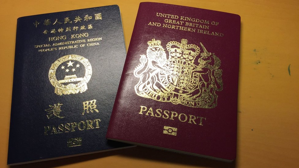目前香港居民可同时持有中国香港特区护照与BNO护照。(photo:EBCTW)