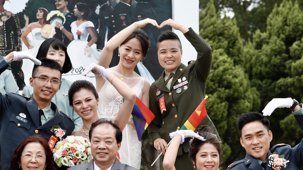 Taiwan S Military Includes Same Sex Couples In Wedding For