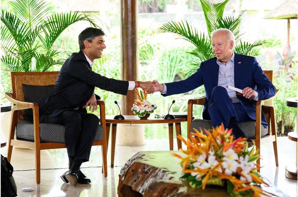 英國新任首相蘇納克（Rishi Sunak）和拜登在G20會場上舉行了雙邊會談。