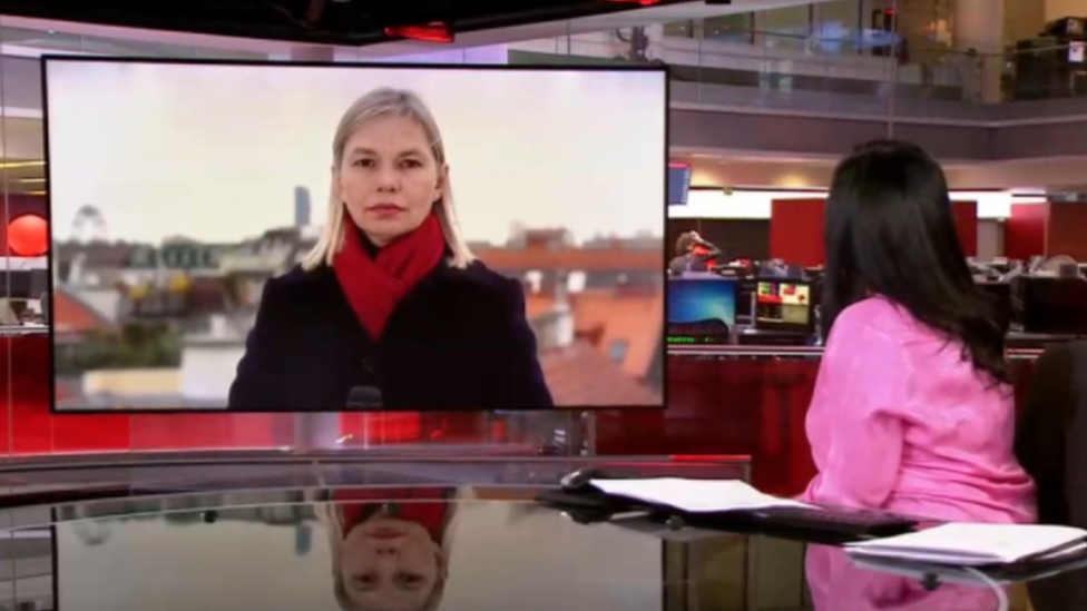 BBC駐維也納記者貝爾在電視上介紹奧地利的疫情
