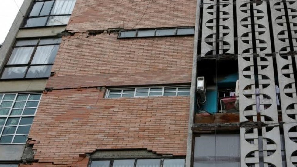 En Ciudad de México algunos edificios tuvieron grietas y cristales rotos. Daños en Ciudad de México