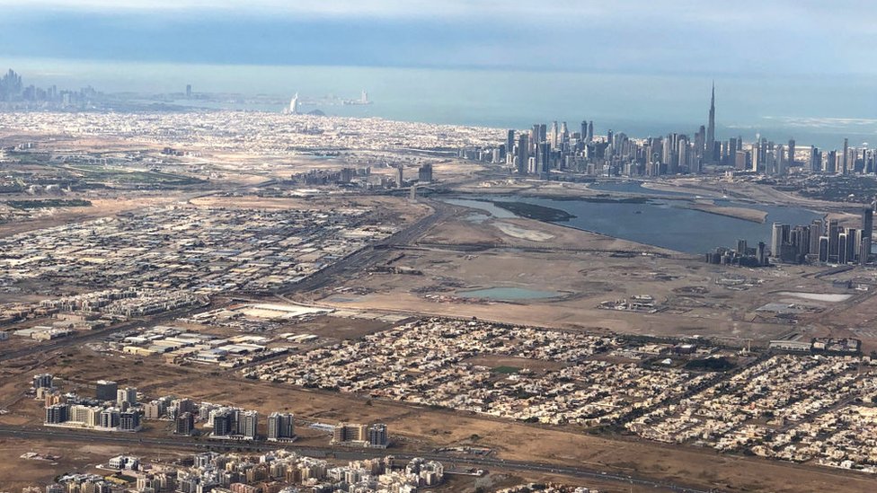صورة التقطت من طائرة تظهر أبو ظبي، الإمارات