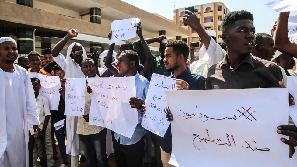 سودانيون تظاهروا رفضا للتطبيع مع إسرائيل عقب الإعلان عن لقاء البرهان مع نتنياهو