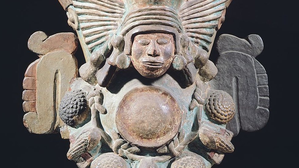 Brasero que muestra una representación de la diosa del maíz Xilonen.