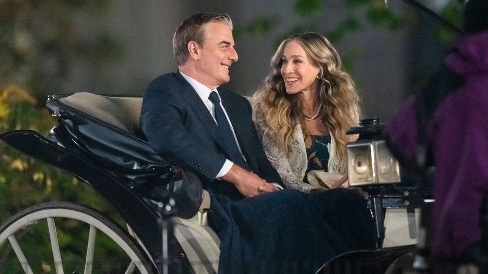 Chris Noth (L) and Sarah Jessica Parker are seen filming "And Just Like That...