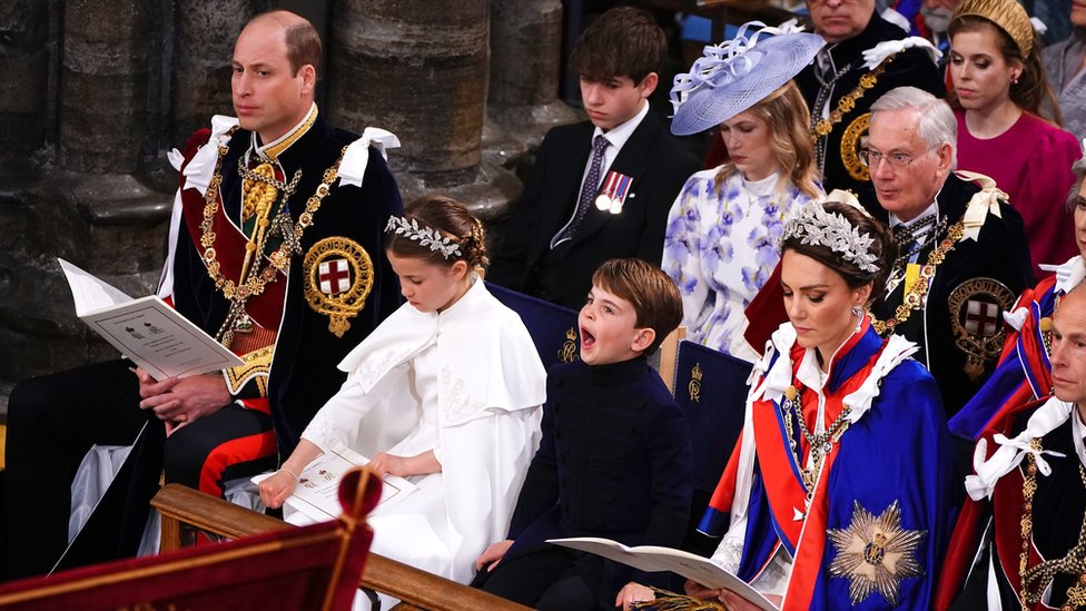 William, príncipe de Gales junto a su esposa Catherine, princesa de Gales y dos de sus hijos.
