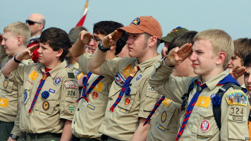 Бойскауты США отдают честь под национальный гимн - 16 апреля 2011 г.