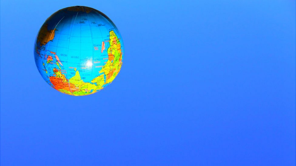 ¿Qué pasaría si se invierten los polos de manera que en el polo norte magnético quede en el hemisferio sur? La Tierra al revés