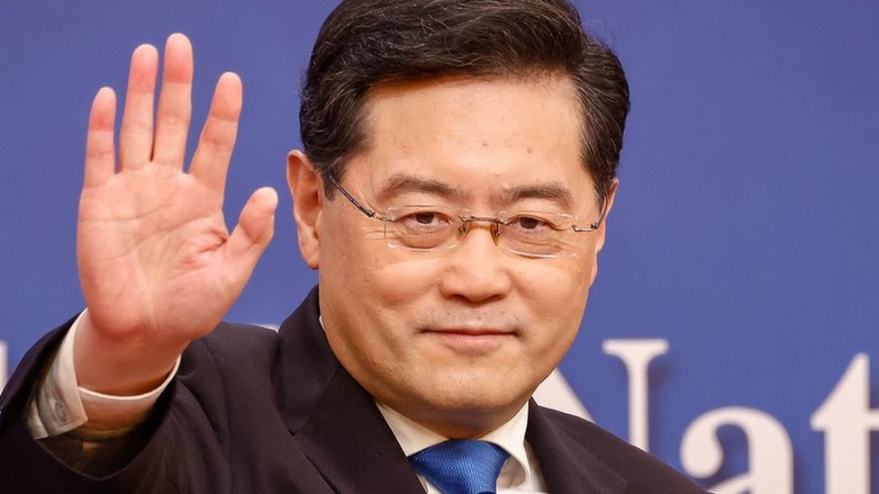 Kina i politika: Smenjen ministar spoljnih poslova Ćin Gang, rastu spekulacije zbog čega 4 Chinese Foreign Minister Qin Gang gestures after a press conference in Beijing, China, 07 March 2023.