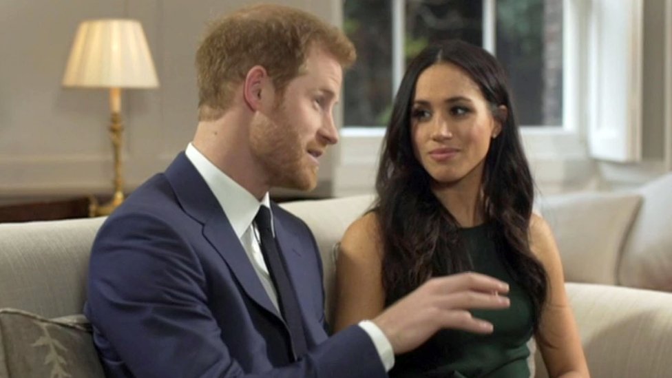 En la entrevista con la BBC, la pareja intercambió muchas miradas y sonrisas. Prince Harry y Meghan Markle