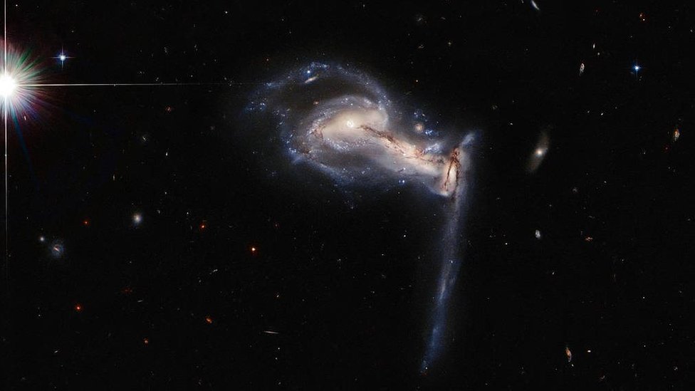 Imagen del sistema Arp 195 captado por el telescopio Hubble